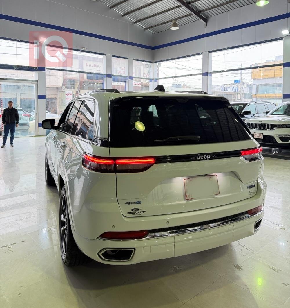 جیپ گراند شیرۆکی